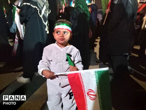 دهه نودی ها صحنه اجتماعات را زیباتر کردند