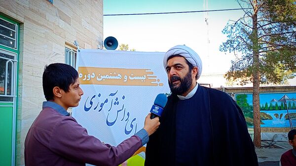 مدرسه میثاق کاشمر شاهد رقابت انتخاباتی دانش آموزان برای مدیریت مدرسه بود