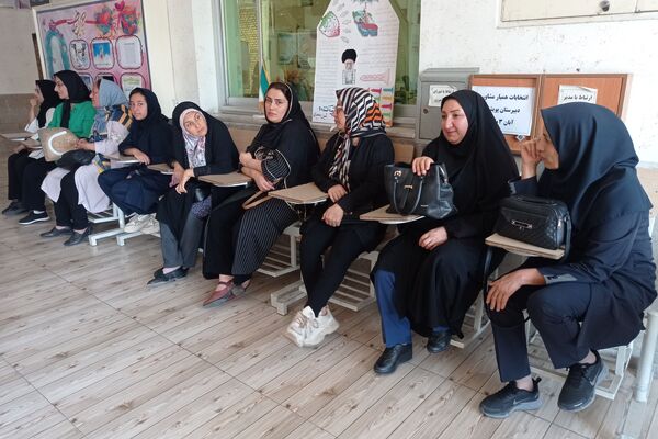 جلسه دیدار معلمان و اولیا در آموزشگاه پویش ناحیه ۳شیراز 