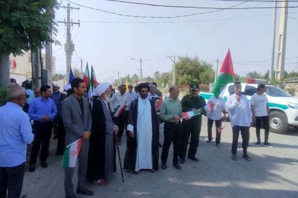 حضور پرشور مردم فین در میعادگاه نماز جمعه