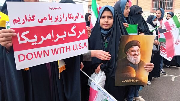 حماسه‌آفرینی دانش‌آموزان کمیجانی در راهپیمایی۱۳ آبان 