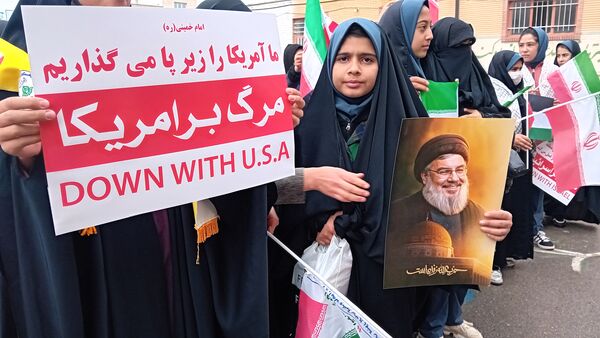 حماسه‌آفرینی دانش‌آموزان کمیجانی در راهپیمایی۱۳ آبان 
