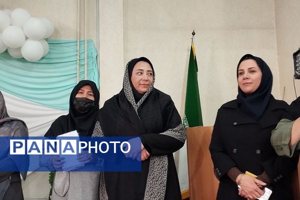 دبیرستان صدیقه طاهره غرقِ در شور فاطمی