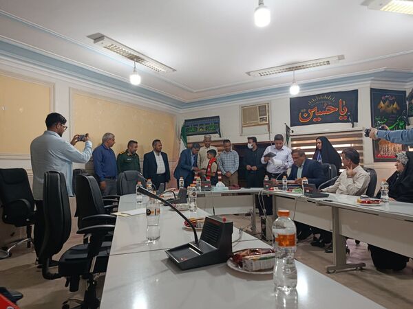 فرمانداری حاجی‌آباد و قلم‌های امید نگاهی به آینده رسانه و توسعه در سایه روز خبرنگار