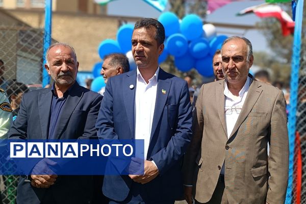 آیین افتتاحیه زمین چمن ورزشی در قالب طرح «شهید سردار سلیمانی» در شهرستان قدس