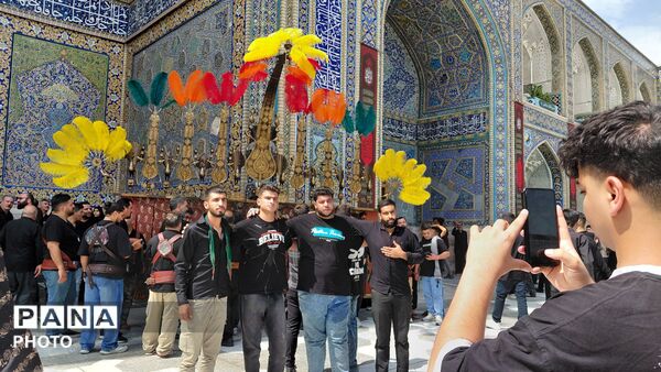 تداوم مراسم‌های عزاداری و حضور گسترده زائران در حرم مطهر رضوی 
