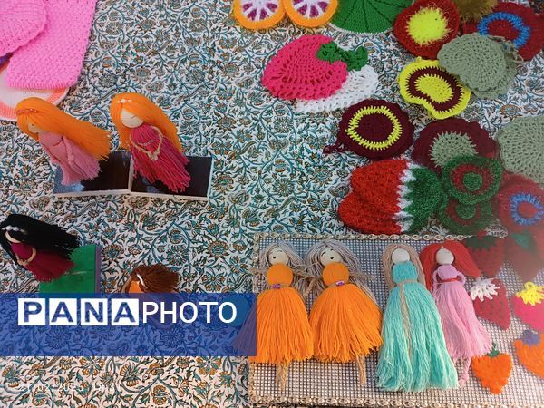 برپایی بازارچه کسب و کار دانش‌آموزی مدرسه توسلی بهاباد