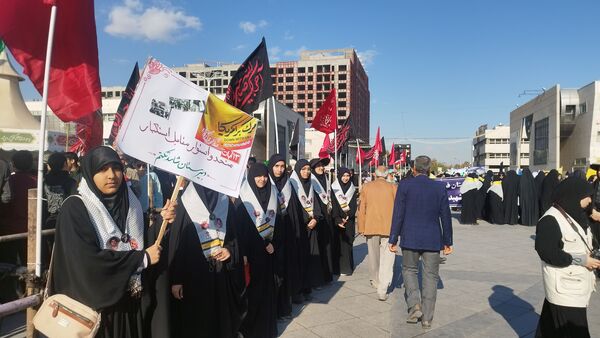 دانش آموزان شاهد تکتم ناحیه۳ ،پرچمداران راهپیمایی ۱۳ آبان