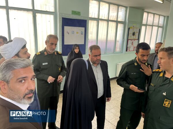 مدرسه‌ای که در هفته معلم رنگ افتخار گرفت