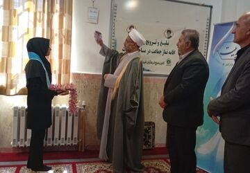 برگزاری نماز جماعت و نشست بصیرتی در دبیرستان دخترانه شبانه‌روزی خدیجه الکبری(س) دهگلان همزمان با بازگشایی مدارس  