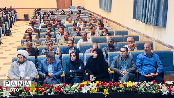 گردهمایی مدیران و معاونین مدارس شهرستان ابرکوه با حضور مشاور وزیر آموزش و پرورش