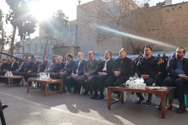 در دل این زمستان سخت و از پس سال‌ها، همچنان عطر آزادی به مشام می‌رسد