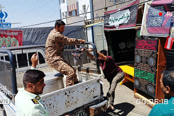 توزیع گسترده غذا بین زائران کربلا و مردم شهرستان دهگلان