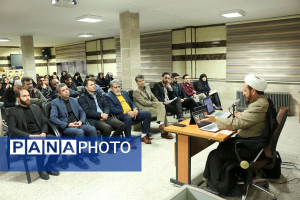 بصیرت افزایی فرهنگیان فیروزکوه علیه تهدیدات نوین 