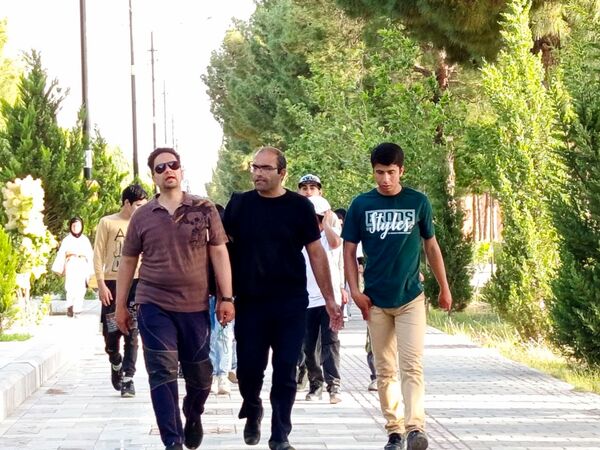 قدم هایی به عشق معلمان