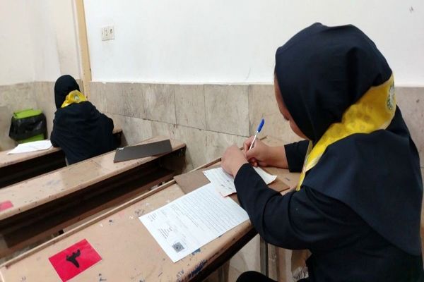  امتحانات ترم اول در دبیرستان دهنوی