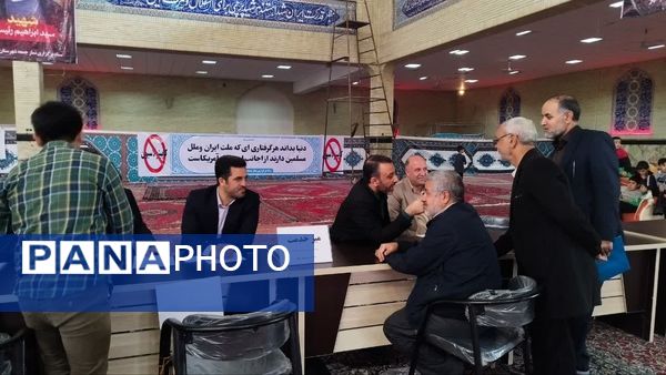 میز خدمت مدیریت آموزش و پرورش اسلامشهر در مصلی نماز جمعه اسلامشهر