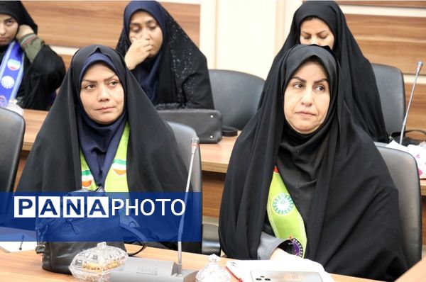 نشست مشاور وزیر با مدرسان سازمان دانش‌آموزی استان خراسان رضوی