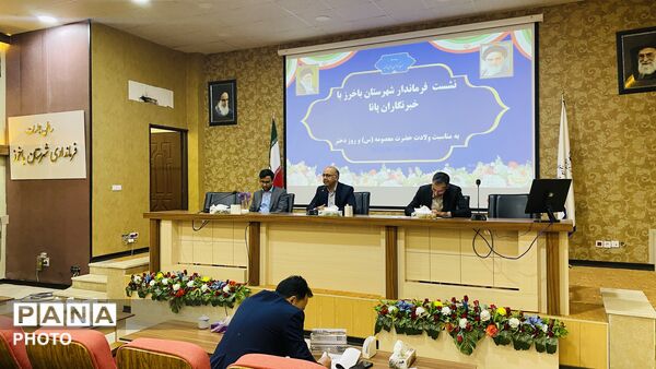  دیدار صمیمانه خبرنگاران پانا دانش‌آموزان دختر با فرماندار و مدیر آموزش و پرورش 