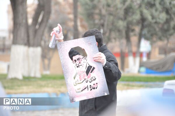 شابلون‌نویسی خیابانی در مرند توسط دانش‌آموزان