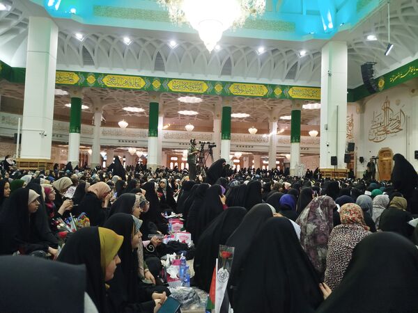 اجتماع دختران دانشجو در حرم مطهر حضرت معصومه (س) به مناسبت روز دختر  