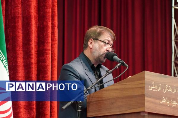 آیین بدرقه دانش آموزان منتخب به عمره دانش‌آموزی از هشت استان کشور در کرمانشاه