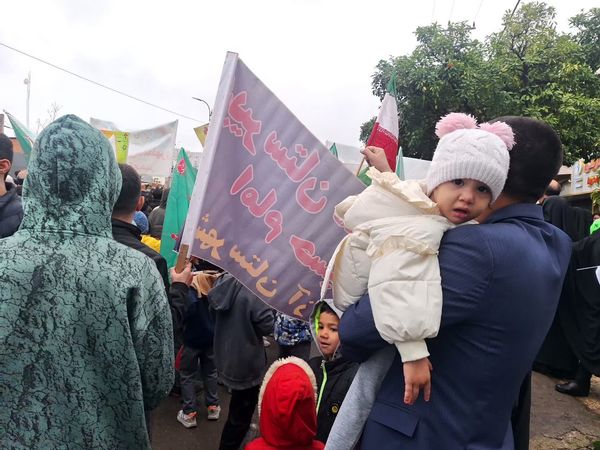 نبض انقلاب در خیابان‌ها تپید