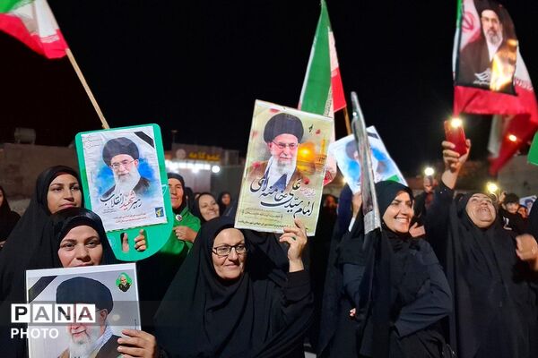 صحنه دیگری از عشق و ارادت ملت به رهبر در سومین شب سال جدید در شهرستان باشت