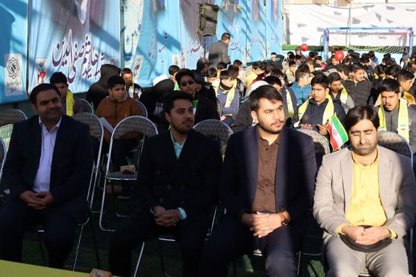 آیین نمادین نواختن «گلبانگ انقلاب اسلامی » در مدرسه احمد فتاحی ناحیه دو یزد