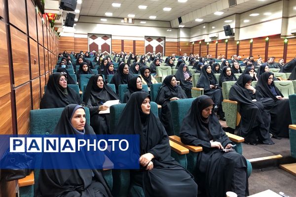 برگزاری جلسه مدیران با حضور فعال مسئولان آموزش و پرورش و اداره کل شهرستانهای تهران در ناحیه دو شهرری