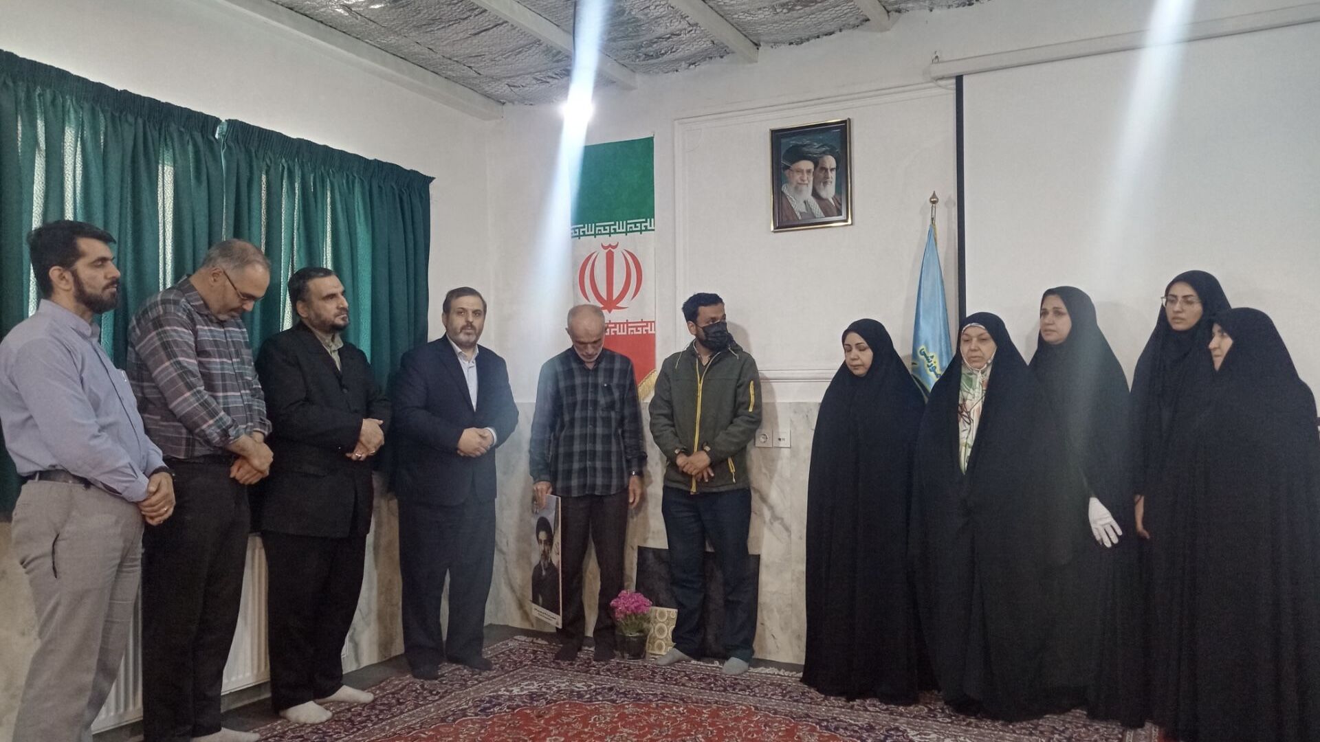 دیدار مسئولان آموزش و پرورش با خانواده شهدا، یادبودی برای بزرگداشت شخصیت‌های والای وطن