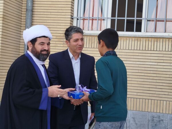 طلوع شکوفه‌های امید در دبستان امین زاده فاروج 
