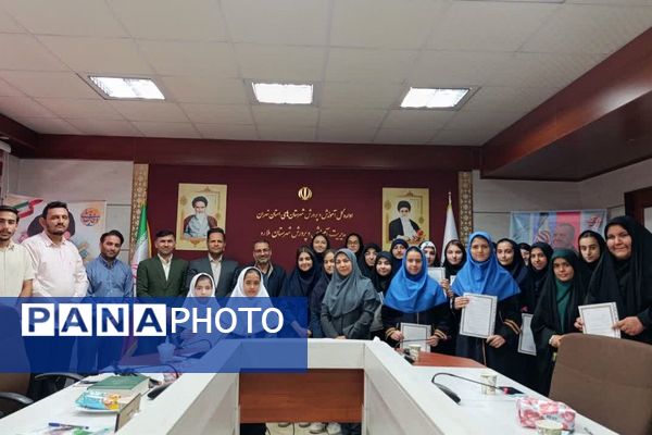 مراسم تقدیر از دانش‌آموزان فعال شورا در شهرستان ملارد