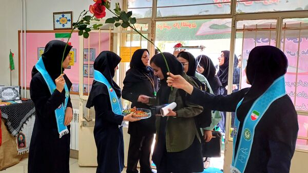 زنگ مهر با طنین مقاومت در دبیرستان دارالفنون 