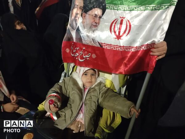 کودکان ایران از آغاز راه با ایمان و اراده‌ای الهی، پرچم استکبارستیزی را به دوش کشیده‌اند