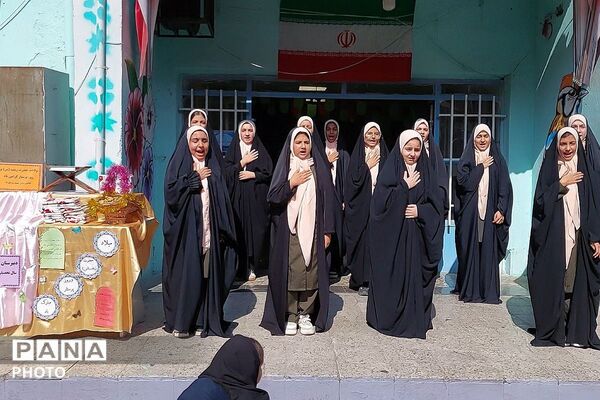 جشن میلاد حضرت زینب (س) و گرامیداشت روز پرستار در مدرسه شهید شرافت