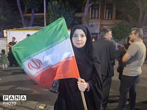 تجمع شبانه فرهنگیان و دانش‌آموزان تبریز با حضور معاون وزیر