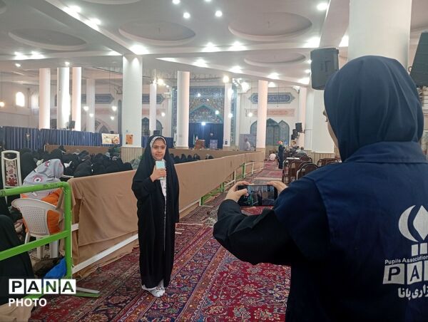 طنین دعای عرفه در مصلی نظرآباد