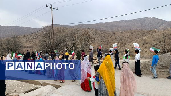 حماسه دانش‌آموزان شهید امامی  میانکوه در راهپیمایی ۲۲ بهمن 