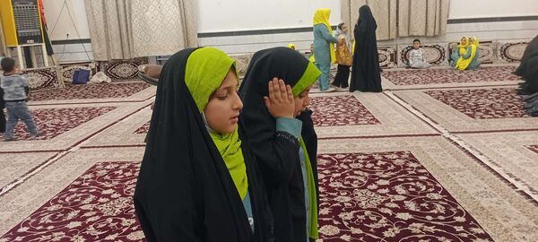 نماز جماعت در شب میلاد حضرت زهرا س در خلیل آباد