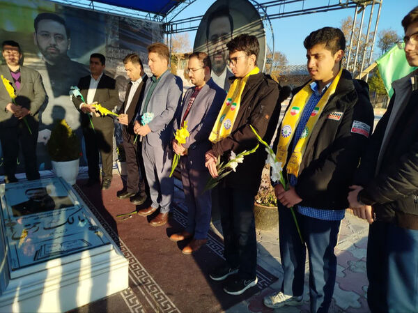 حضور پیشتازان در مزار شهدا با شمیم قرآن و عترت