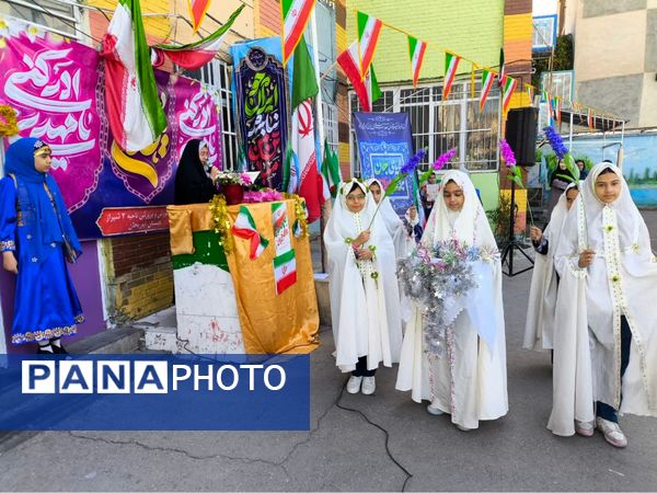 طنین زنگ انقلاب در دبستان ابوریحان شیراز