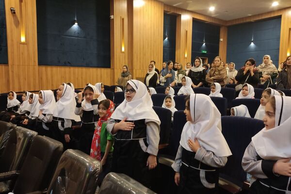جشن شکوفه‌های دبستان بعثت ناحیه ۳ شیراز 