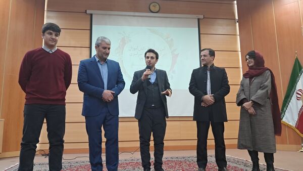 آیین تجلیل از رتبه‌برترهای کنکور ۱۴۰۳ اداره آموزش و پرورش ناحیه یک زنجان