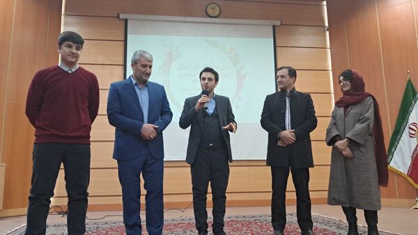 آیین تجلیل از رتبه‌برترهای کنکور ۱۴۰۳ اداره آموزش و پرورش ناحیه یک زنجان