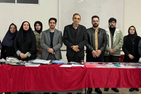 مسابقات فرهنگی و هنری  در دبیرستان شهید تاجیک بهارستان دو