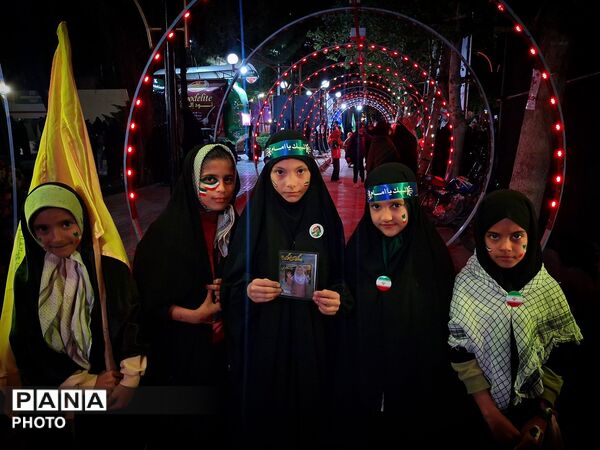 کودکان کاشمری پای کار انقلاب 