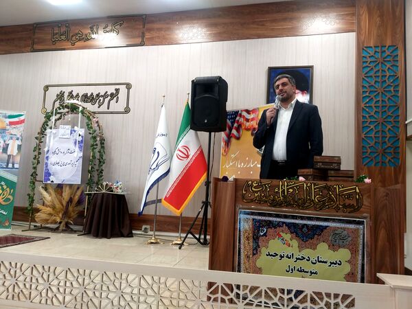 آیین نواختن زنگ ملی مبارزه با استکبار ستیزی در دبیرستان دخترانه متوسطه دوره اول توحید 