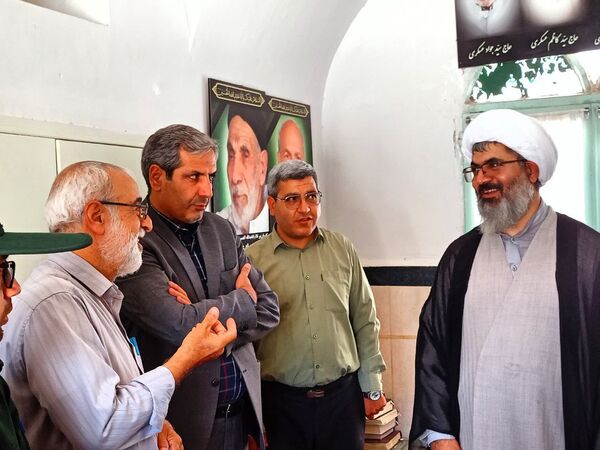 مسئولین کاشمر، غبار از مزار شهید خبرنگار برداشتند
