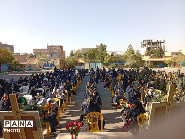 نواخته شدن زنگ آغاز سال تحصیلی در دبیرستان نمونه وکیلی ۱۰